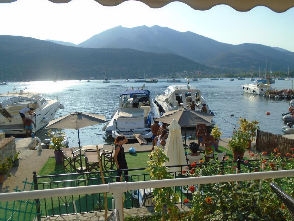 Stella 'S Sea Front Apartments Geni  ภายนอก รูปภาพ