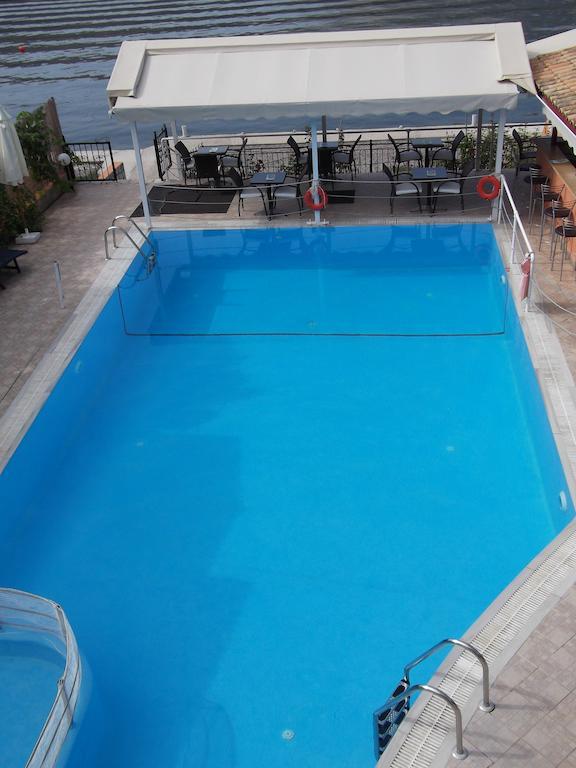 Stella 'S Sea Front Apartments Geni  ภายนอก รูปภาพ