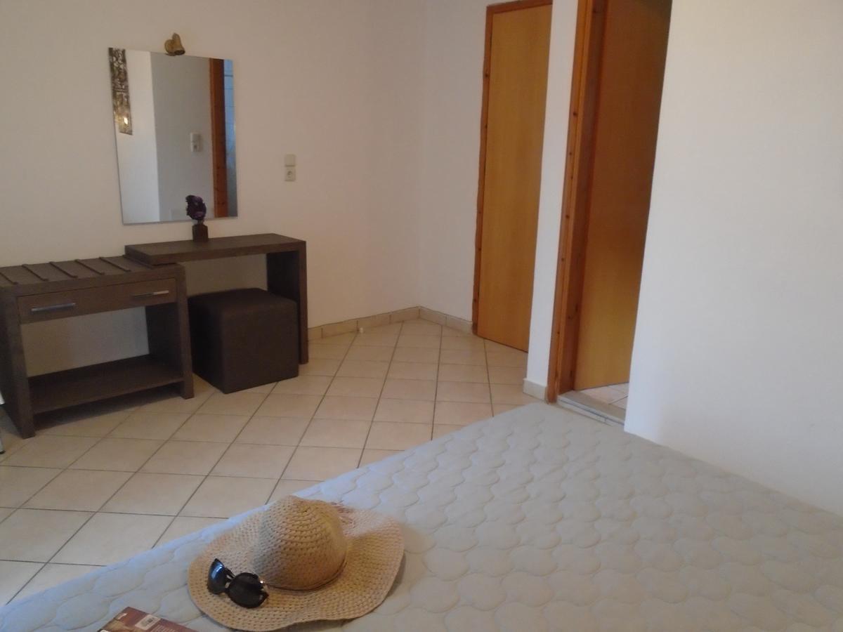 Stella 'S Sea Front Apartments Geni  ภายนอก รูปภาพ